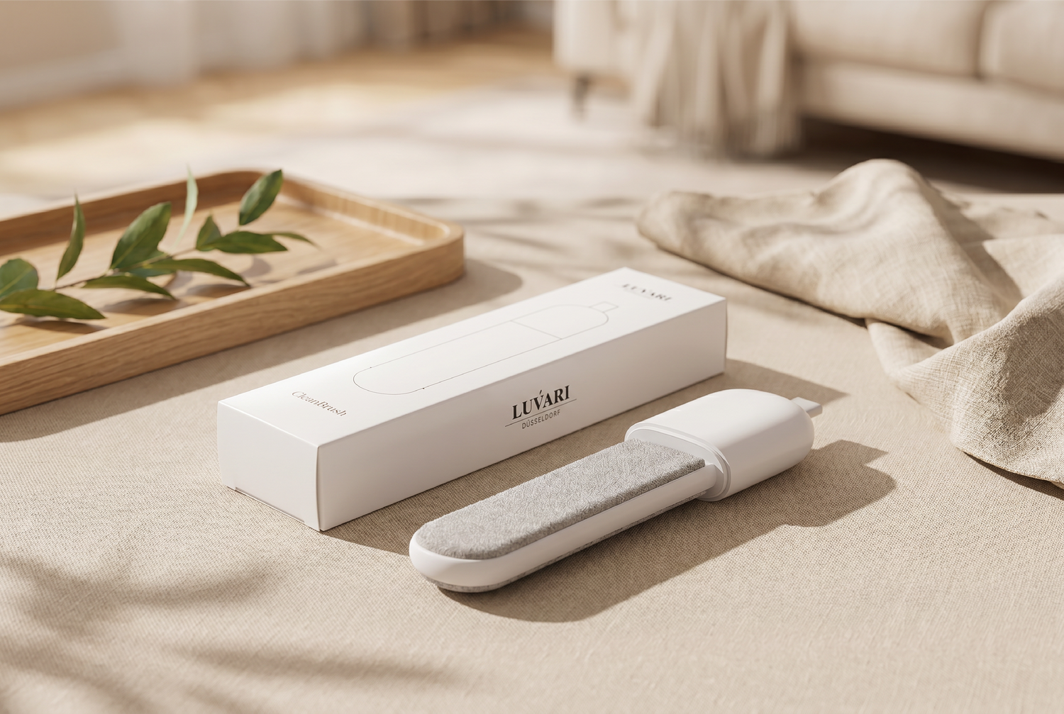 Luvari CleanBrush Verpackung und Produkt nebeneinander auf dem Tisch